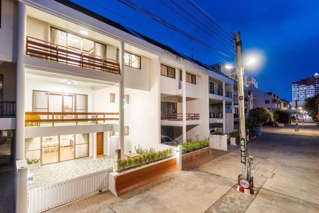 White House2 Villa Hua Hin